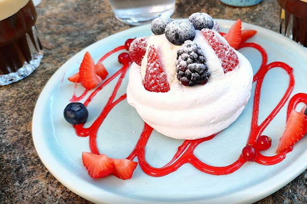 Pavlova at Yellow Bicycle patisserie in Sifnos