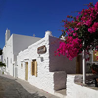 Cafe patisserie Yellow Bicycle in Artemonas Sifnos