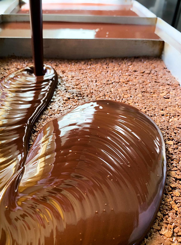 Preparation of chocolate dessers at Yellow bicycle in Sifnos